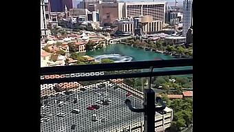 Hood N. Seduce A Una Chica Blanca Para Una Garganta Profunda Y Una Corrida Facial En Las Vegas