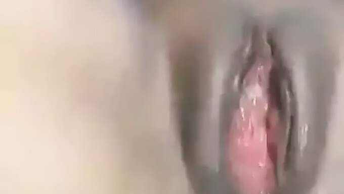 Gadis Remaja Menikmati Creampie Anal