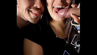 ¡esposa Amateur Da Besos Apasionados Llenos De Semen A Su Esposo, Inspirados En Luana Kazaki Y Arthur Urso! ¡no Te Pierdas Esta Escena Caliente!