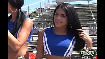 Latina Cheerleader Ruby Knox Villi Automatka Päättyy Kuuma Cumshot