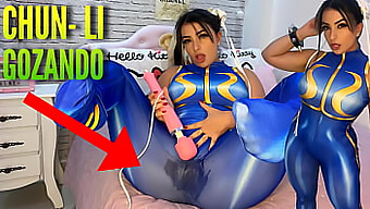 La Cosplay Babe Chun Li Si Diletta Con Un Vibratore Hachi Per Raggiungere L'Orgasmo E Bagnarsi Le Mutandine