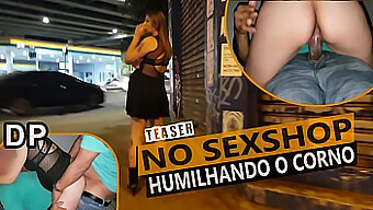 ¡la Esposa Amateur Es Dominada Por Dos Chicos Mientras Su Esposo Mira Y Se Masturba!