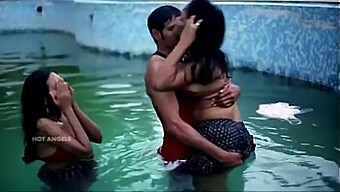 Um Homem Casado Se Envolve Em Um Ménage À Trois Na Piscina Com Sua Esposa E Amigo.