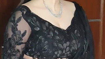 Hot And Sexy Mature Woman, Aka Sexy Bhabhi