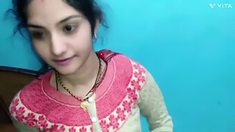 Une Femme Au Foyer Indienne Amateur Fait Plaisir À Son Mari Dans L'Obscurité Avec Une Vidéo Maison