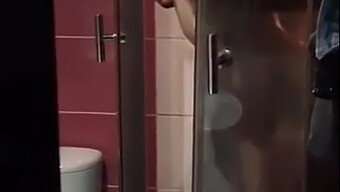 Amateur Fuck With A Pale Blonde In The Shower