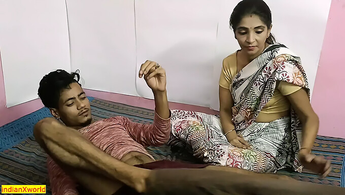 Femme Indienne Plus Âgée Supplie De Continuer Avec Une Éjaculation Intense À L'Intérieur D'Elle