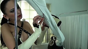 Latex En Stiletto'S: Een Femdom Bdsm-Video