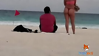 Met Een String Aan Op Het Strand En Het Opwinden Van Mannen, Hadden Er Maar Twee De Moed Om Me Aan Te Raken (Beschikbaar Op Mijn Premium Xvideos-Account)