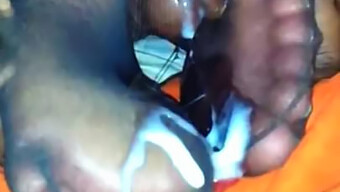 Pov Footjob Della Moglie Nera Ebano Con Una Grande Finitura Di Sperma